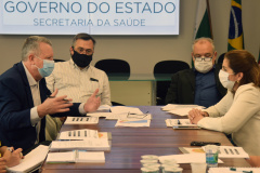 O Programa de Qualificação para os Consórcios Intermunicipais de Saúde (CIS) foi o tema da reunião realizada nesta terça-feira (27), em Curitiba. O encontro reuniu o secretário de Estado da Saúde, Beto Preto, e representantes do Conselho de Secretários Municipais de Saúde (Cosems) e da Associação dos Consórcios e Associações Intermunicipais de Saúde do Paraná (Acispar).Foto: Américo Antonio/SESA
