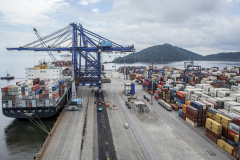 	Paranaguá é rota de navios com capacidade para até 12 mil contêineres 