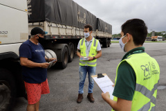 A empresa pública Portos do Paraná dá início à campanha para orientar os trabalhadores portuários, prestadores de serviços e caminhoneiros quanto ao teste do etilômetro, que passa ser realizado a partir do próximo dia 30. O etilômetros é o equipamento utilizado para fazer o exame que indica a concentração de álcool no ar exalado dos pulmões de quem é testado.