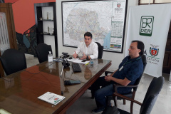 O Departamento de Estradas de Rodagem do Paraná (DER/PR) realiza uma série de apresentações pela internet, ao vivo, sobre suas obras, programas de conservação, serviços e planejamento para os próximos anos. A iniciativa “Conversas com o DER” pode ser acompanhada pelo Youtube no canal do DER/PR. As apresentações duram cerca de uma hora e ficam disponíveis no Youtube e no portal do DER/PR: www.der.pr.gov.br. Foto: DER
