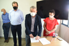 O Tecpar (Instituto de Tecnologia do Paraná) e a Universidade Estadual do Norte do Paraná (UENP) firmaram nesta quinta-feira (19) uma parceria para fortalecer a pesquisa e o desenvolvimento de soluções tecnológicas no Paraná. O acordo prevê a contribuição para o desenvolvimento de soluções científicas, tecnológicas e inovadoras voltadas aos setores privado e público. Foto: Tecpar