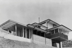 O Museu Oscar Niemeyer (MON) leva a exposição “Artigas, nos Pormenores um Universo” a Ponta Grossa, num projeto de itinerância. A mostra reúne maquetes do arquiteto curitibano João Batista Vilanova Artigas (1915-1985) e poderá ser vista a partir do dia 26 de novembro, no Museu Campos Gerais.
