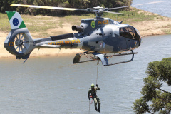 Atividades são promovidas regularmente para que os profissionais estejam prontos para dar suporte às equipes da PM e do Corpo de Bombeiros em operações, radiopatrulhamento aéreo, resgates e remoções aeromédicas.
Foto: SESP