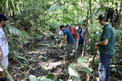 Portos do Paraná apoia gestão da água nas comunidades caiçaras da baia de Paranaguá.