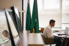 A experiência do Paraná na implantação da Agenda 2030 foi um dos temas do último dia da segunda missão de apuração de fatos da Organização para Cooperação e Desenvolvimento Econômico, que avalia a adesão do Brasil à OCDE. Nesta terça-feira (15), o chefe da Casa Civil do Governo, Guto Silva, confirmou que em 2021 o Estado firmará uma nova parceria com a OCDE para continuar a implementação dos Objetivos de Desenvolvimento Sustentável (ODS) junto aos municípios. Foto: Guilherme Flores