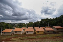 As 20 casas populares do conjunto habitacional erguido no bairro Jardim Planalto em Guaraniaçu, na região Oeste do Estado, serão entregues no começo de 2021. O empreendimento é uma parceria do Governo do Paraná, da Itaipu Binacional e da prefeitura do município e recebeu investimento de R$ 1.035.744,30. Ele se soma a projetos similares que estão em andamento em outros 15 municípios. - 02-12-2020 -  Foto: Jonathan Campos/ AEN