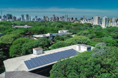 A Universidade Estadual de Londrina (UEL) e a Universidade Estadual de Maringá (UEM) estão entre as instituições de ensino superior mais sustentáveis do mundo, segundo o UI GreenMetric World University Ranking 2020. Elaborado anualmente pela GreenMetric, uma rede global de universidades voltada à sustentabilidade ambiental, o ranking foi publicado no dia 7 de dezembro. Na foto, Usina Fotovoltaica da UEM  -  Foto: Divulgação UEM/SETI