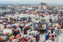 O volume de cargas importadas e exportadas em contêineres em 2020, pelo Porto de Paranaguá, aumentou 6% em relação a 2019. Foram 8.541.091 toneladas, 508.664 toneladas a mais que no ano anterior. Os produtos conteinerizados representam 14,9% da movimentação geral dos portos do Paraná.