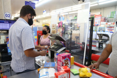 Paraná fecha 2020 com queda de R$ 1,1 bi na arrecadação. Maior queda nominal foi no setor de combustíveis; cinco segmentos do comércio varejista fecharam o ano com alta nas vendas  -  Foto: Geraldo Bubniak/AEN