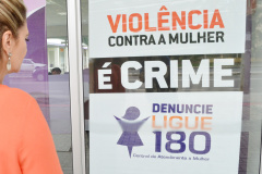 Para auxiliar mulheres vítimas de violência durante o período de isolamento social, os Centros de Referência e Atendimento Especializado à Mulher em Situação de Violência (Cram) continuam atendendo de forma presencial e por telefone em todas as regiões do estado. Só no ano de 2020 foram registrados mais de 9 mil atendimentos pelos centros no Paraná. -  Foto: Divulgação SEJUF