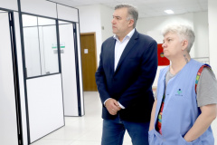 A tecnologia sem dúvida é uma grande aliada nos dias atuais e facilita a vida de muita gente, mas todo o cuidado é pouco com os golpes digitais. Para isso, o Procon-PR, órgão vinculado a Secretaria da Justiça, Família e Trabalho do Paraná orienta o consumidor sobre os cuidados que devem ser tomados com os golpes, agora através do PIX. Na foto, o secretário da Justiça, Ney Leprevost e a diretora do Procon-PR, Claudia Silvano  -  Curitiba, 14/01/2021  -  Foto: Divulgação SEJUF