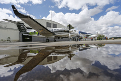 O Governo do Estado apresentou nesta sexta-feira (15), às 10h30, no Aeroporto do Bacacheri, a estrutura disponível para a distribuição da vacina contra a Covid-19. Como forma de acelerar a imunização no Paraná, o Governo destacou toda a frota área do Estado, formada por aviões e helicópteros, para o transporte da vacina. Foto: Jonathan Campos/AEN