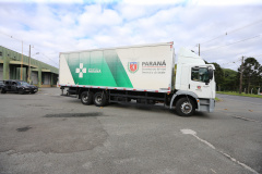 O Governo do Estado, por meio da Secretaria de Estado da Saúde, inicia  a distribuição dos insumos para a  vacinação da Covid-19, neste sabado (16) na Central de Medicamentos do Paraná (Cemepar), no Jardim Botânico. Foto: Geraldo Bubniak/AEN