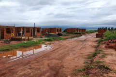 Técnicos da Cohapar realizaram nesta semana uma nova vistoria às obras de construção de 32 casas populares em Flórida, na região Noroeste do estado. Com um investimento de R$ 2 milhões, o empreendimento habitacional chegou a um quarto do seu cronograma de execução. (Foto: Jaime Dallagnol / Cohapar)