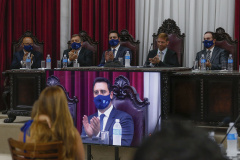 O governador Carlos Massa Ratinho Junior participou nesta quarta-feira (27) da posse da nova mesa diretora do Tribunal de Contas do Paraná (TCE), eleita em dezembro no passado para o comando do órgão de controle no biênio 2020-2021. O conselheiro Fabio Camargo assume a presidência do TCE no lugar de Nestor Baptista, Ivan Bonilha passa a ocupar a vice-presidência e Fernando Guimarães o cargo de corregedor-geral.  Foto: Jonathan Campos/AEN