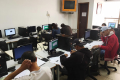 Estudantes matriculados na EJA devem confirmar a matrícula com código SMS  -  Foto: Divulgação SEED