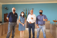 Representantes da Cohapar e da prefeitura de Marumbi se reuniram nesta semana para debater o procedimento de seleção das famílias que vão morar nas 50 casas populares que estão sendo construídas pelo Governo do Estado na cidade. Foto: Cohapar