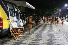 O balanço da Polícia Militar do Paraná sobre os cinco dias de Carnaval no Litoral aponta a redução dos principais crimes. O comparativo com o mesmo período do ano anterior indica que os roubos caíram 48,2% (de 29 foi para 15), os furtos reduziram 64,7% (de 153 casos para 54) e as ocorrências de perturbação do sossego diminuíram 18,7% (de 64 para 52). Foto:PMPR