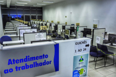 As 216 Agências do Trabalhador do Paraná, vinculadas à Secretaria da Justiça, Família e Trabalho (Sejuf) disponibilizam nesta semana mais 3.009 oportunidades de empregos com carteira assinada nas empresas do Paraná. Dessas vagas 809 estão disponíveis nas agências de Curitiba e Região Metropolitana.  -  Curitiba, 23/02/2021  -  Foto: Divulgação SEJUF
