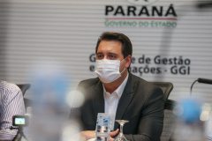 O governador Carlos Massa Ratinho Junior participa   nesta quarta-feira (24), da reuniao do Conselho de Secretarias Municipais de Saúde do Paraná (Cosems-PR ) acompanhado com o Secretario de Estado da Saude, Beto Preto e do Secretario de Estado da Comunicação e da Cultura,   João Evaristo Debiasi  Curitiba, 24/02/2021. Foto: Geraldo Bubniak/AEN