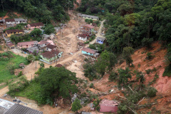 Desastre ocorrido em 11 de março de 2011 pelo excesso de chuvas no Litoral deixou quatro mortes e mais de dez mil desabrigados nas cidades de Antonina, Paranaguá, Morretes e Guaratuba. Para relembrar episódio, Defesa Civil do Paraná promove três lives que relembram atuação da instituição - Enchentes e deslizamentos em Morretes e Antonina.  - Foto"Rogério Machado/Arquivo AEN
