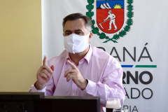 A Escola de Saúde Pública do Paraná (ESPP) formou hoje (18) a 9ª turma de alunos do curso de Especialização em Gestão do SUS. 20 profissionais que já atuam em serviços públicos na região de Ponta Grossa, concluíram o curso. Na foto, o secretário da Saúde do Paraná, Beto Preto.  -  Foto: Américo Antonio/SESA