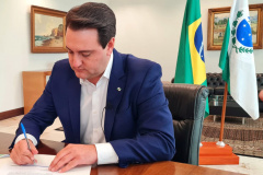 O governador Carlos Massa Ratinho Junior confirmou nesta quarta-feira (31) a adesão do Paraná ao Movimento Unidos pela Vacina. O projeto reúne diferentes organizações, entre entidades públicas e privadas, com o objetivo de acelerar o processo de vacinação no País.  - Curitiba, 31/03/2021 - Foto: AEN