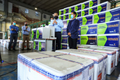 O Paraná recebeu nesta quinta-feira (1º) o 11° lote de vacinas contra Covid-19 do Ministério da Saúde. São 492.200 doses da Coronavac, produzida pela Sinovac e Instituto Butantan, e 33.250 doses da Covishield, produzida pela Universidade de Oxford com AstraZeneca e Fundação Oswaldo Cruz (Fiocruz).Foto: José Fernando Ogura/AEN