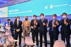 Afonso Pena e outros três aeroportos do Paraná passam à concessão privada.O governador Carlos Massa Ratinho Junior e o secretário estadual da Infraestrutura, Sandro Alex, acompanharam o leilão na sede da B3, em São Paulo.  Foto: José Fernando Ogura/AEN