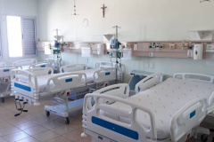 A Copel está doando 10 respiradores de leito e 11 ventiladores de beira de leito para auxiliar pacientes de Covid-19 na rede pública de saúde do Paraná. O valor da doação é de R$ 1,1 milhão e foi arrecadado na campanha Fatura Solidária. Pela iniciativa, a companhia faz uma doação para o combate à pandemia sempre que um consumidor opta pela fatura digital ou coloca a conta em débito automático.  -  Foto: SESA/Arquivo AEN