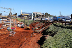 Serviços de terraplenagem, drenagem e de pavimentação estão em andamentos na readequação do Trevo Cataratas, em Cascavel, na região Oeste do estado.  -  Cascavel, 15/04/2021 -  Foto: Divulgação DER/PR