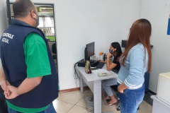 A equipe do programa CGE Itinerante, da Controladoria-Geral do Estadol (CGE), concluiumais um roteiro pelas cidades do interior do Paraná. Os servidores conferiram a distribuiçãoda vacina contra a Covid-19 e dos kits de merenda escolar para famílias com filhos na red estadual.  -  Foto: Divulgação CGE 