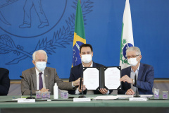 O governador Carlos Massa Ratinho Junior anunciou nesta terça-feira (27), no lançamento do Banco do Agricultor Paranaense, que o Estado está editando um decreto que isenta o ICMS, principal tributo estadual, sobre equipamentos de irrigação destinados ao uso na agricultura ou horticultura. Foto:Jonathan Campos/AEN