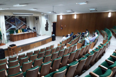 Foram abertas na tarde da última sexta-feira (23), no auditório do Departamento de Estradas de Rodagem do Paraná (DER/PR), as propostas de preço das empresas e consórcios interessados em elaborar os projetos executivos de engenharia de restauração e ampliação da capacidade de dois lotes que compõem o ?eixo estruturante? de rodovias do estado.  - Curitiba, 28/04/2021  -  Foto: DER/PR