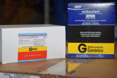 A Secretaria de Estado da Saúde (Sesa) enviou nesta sexta-feira (30) junto com as vacinas, mais 141.637 medicamentos do chamado ?kit de intubação? adquiridos por meio de uma compra própria da pasta, para aproximadamente 60 hospitais do Plano de Atendimento Covid-19 no Paraná. Este lote é o quarto enviado somente este mês. - Curitiba, 30/04/2021 - Foto: Américo Antonio/SESA