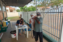 O Paraná aplicou 50.172 doses de vacina contra a Covid-19 neste fim de semana (01 e 02). Pelo menos 92 municípios da abrangência de 20 Regionais de Saúde realizaram ações que fazem parte da campanha do Governo do Estado “De Domingo a Domingo”. -  Curitiba, 03/05/2021  -  Foto: SESA