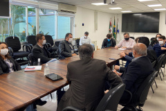 A Secretaria de Estado da Saúde (Sesa) promoveu nesta quinta-feira (20) reunião com prefeitos, secretários municipais e deputados ligados ao litoral do Estado para articulação de novas ações de enfrentamento à Covid-19 na região. -  Curitiba, 20/05/2021  -  Foto: Andressa Desyreé/SESA