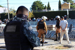 Operação da Ação Integrada de Fiscalização Urbana (Aifu) neste final de semana flagrou mais casos de desrespeito às medidas sanitárias. Aglomerações foram dispersadas em pontos públicos como a Praça do Gaúcho e o Parcão do Museu Oscar Niemeyer, sendo encontradas 969 pessoas não respeitando o distanciamento social e o uso de máscara.  -  Curitiba, 24/05/2021  -  Foto: SESP/PR