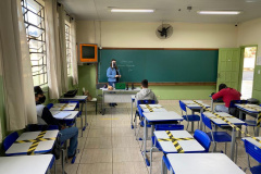 Mais escolas voltam às aulas presenciais no Paraná. Junto aos outros 200 colégios reabertos há 14 dias, a retomada permite que mais 40 mil estudantes, de 28 Núcleos Regionais de Educação (NREs), que englobam aproximadamente 150 municípios, voltem para a sala de aula  -  Curitiba, 24/05/2021  -  Foto: SEED