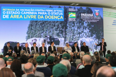 O governador Carlos Massa Ratinho Junior e a ministra da Agricultura, Pecuária e Abastecimento, Tereza Cristina, anunciam nesta terça-feira (15),  no Palácio Iguaçu, em Curitiba, a suspensão das campanhas de vacinação contra febre aftosa em rebanhos bovinos e de bufalinos no Paraná.  Curitiba, 14/10/2019 - Foto: Geraldo Bubniak/AEN