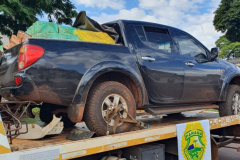 Um adolescente, de 17anos, foi apreendido após fugir de uma abordagem policial em uma caminhonetecom 1,2 tonelada de maconha na manhã deste domingo (30/05), em Cianorte (PR),no Noroeste do estado. Os policiais militares da 5ª Companhia Independente dePolícia Militar (5ª CIPM) seguiram o suspeito até ele colidir o veículo numachácara e tentar escapar a pé, mas ele acabou detido e a droga, apreendida. -  Cianorte, 30/05/2021  -  Foto: PMPR/SESP-PR