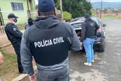 A Polícia Civil do Paraná (PCPR) prendeu 12 integrantes de organização criminosa envolvida no tráfico de drogas, na manhã desta terça-feira (1), em Jaguariaíva e Sengés, na região dos Campos Gerais. As prisões em flagrante ocorreram durante o cumprimento de 18 mandados de busca e apreensão, resultantes de investigações de alta complexidade.  - Sengés, 01/06/2021  -  Foto: PCPR