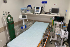 O Governo do Estado repassou dois ventiladores e dois monitores multiparamétricos para o Pronto Atendimento 24 horas de Rolândia, que foi aberto nesta sexta-feira (11). A unidade vai receber pacientes em situações de urgência e emergência e foi ampliada com recursos da prefeitura e da iniciativa privada. - Foto: Bruno Costa

