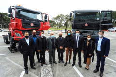 O governador Carlos Massa Ratinho Junior conheceu nesta sexta-feira (18) os caminhões Euro 5 e Euro 6, modelos escolhidos para abrir a linha de montagem da TatraBras no Paraná, que prevê iniciar a produção a partir de setembro. Foto: José Fernando Ogura/AEN