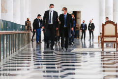 O governador Carlos Massa Ratinho Junior recebeu nesta sexta-feira (18) o atual presidente do Supremo Tribunal de Justiça, ministro Humberto Martins, para aproximar o relacionamento entre a instituição federal e os poderes executivo e judiciário do Paraná. A visita do ministro foi realizada no Palácio Iguaçu. Foto: Jonathan Campos/AEN