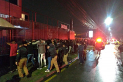 As operações deste final de semana da Ação Integrada de Fiscalização Urbana (AIFU) contra o descumprimento das medidas de enfrentamento da Covid-19 resultaram em 17 estabelecimentos comerciais interditados e 40 autuações administrativas lavradas. O balanço leva em consideração a atuação entre quinta-feira (17) e domingo (20).  -  Curitiba, 20/06/2021  -  Foto: AIFU/SESP-PR
