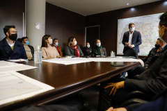 Nesta terça-feira (21), dezenas de prefeitos, assessores e secretários de municípios dos Campos Gerais e da região Oeste participaram de um encontro para conhecer detalhes do projeto da Nova Ferroeste