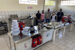 O Governo do Estado e a Prefeitura de Borrazópolis, na região do Vale do Ivaí, entregaram à população nesta semana as instalações reformadas da cozinha e da padaria comunitárias. Ambas tiveram os equipamentos renovados, acrescidos de outros itens que possibilitarão maior diversidade de alimentos e ampliação da listagem de cursos oferecidos no local.  -  Foto:  Divulgação SEAB