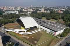 As tradicionais oficinas artísticas do Museu Oscar Niemeyer (MON) poderão ser feitas agora em casa, em videoconferências gratuitas do público com a equipe de arte-educadores do Museu. A primeira será na próxima quarta-feira (30/6), das 16h às 17h, na plataforma Zoom.  -  Foto: Alessandro Vieira/AEN