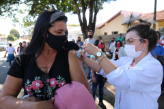 Mais de 1 milhão de pessoas foram vacinadas contra a Covid-19 aos finais de semana no Paraná
Foto: SESA/Regionais de Saúde